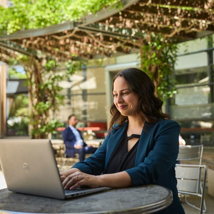 AGSM students working together outside in the courtyard setting on campus