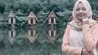 Lady in front of lake cottages