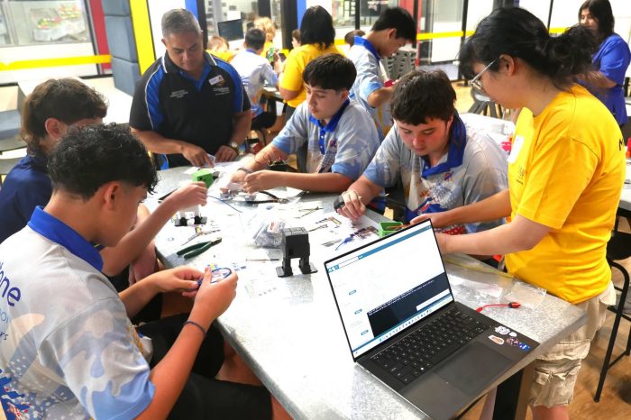 Students and teachers from Dripstone Middle School in Darwin work with a member of the UNSW Makerbus crew to build and program dancing robots.