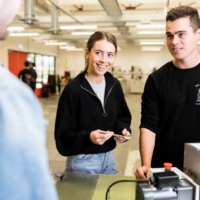 Students in Mechanical Engineering lab