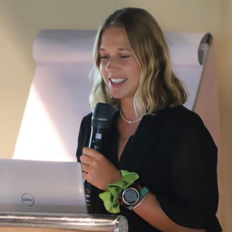 Headshot square Bella Charlesworth