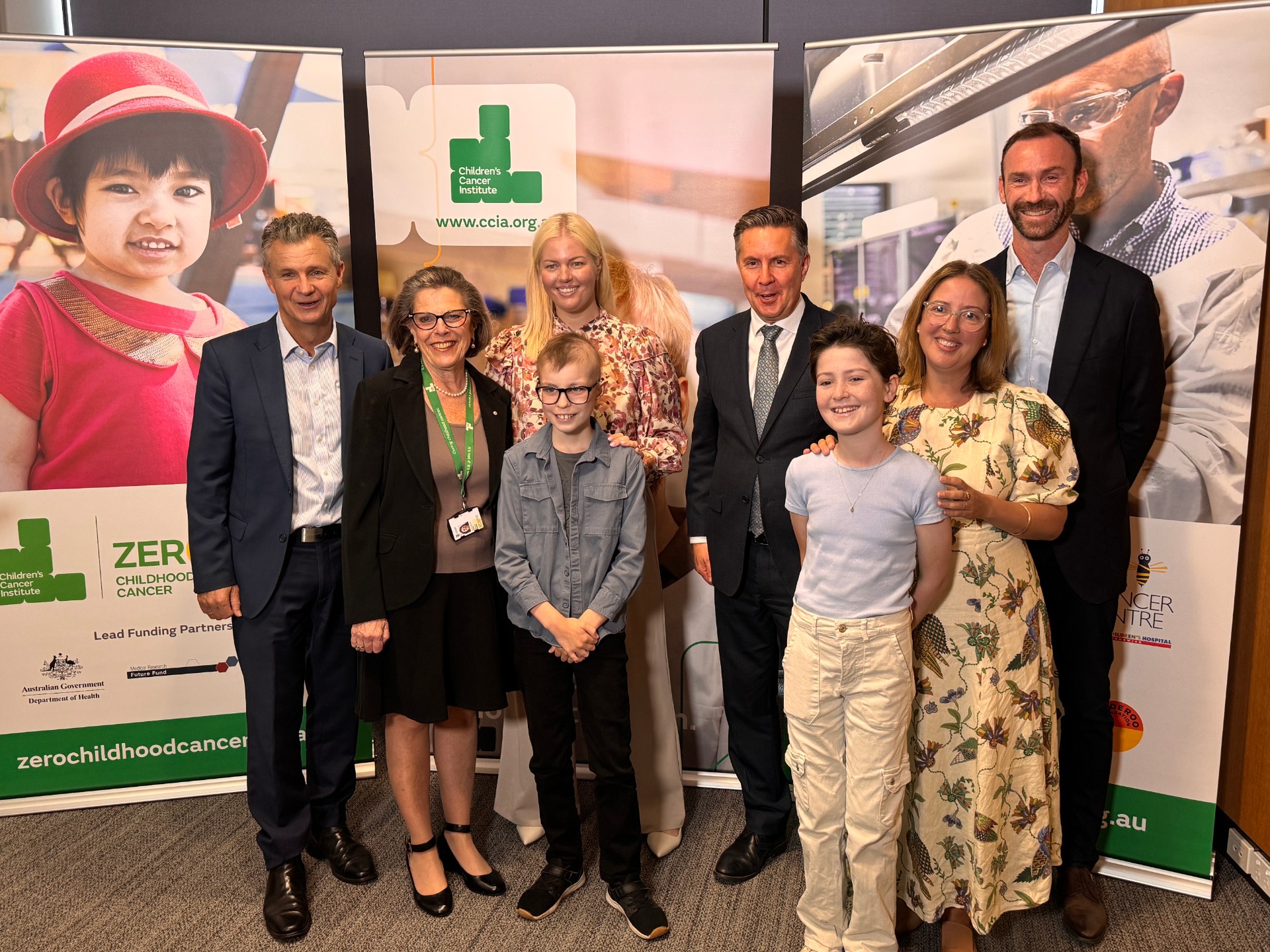 Matt Thistlethwaite, Federal Minister for Kingsford Smith, Prof Michelle Haber AM, Executive Director Children’s Cancer Institute and The Hon Mark Butler, Minister for Health and Aged Care with families on the ZERO program (Dawsons and O’Neills)
