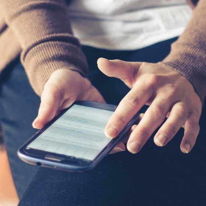 Scrolling newsfeed on smartphone device