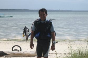 Hatim Albasri wearing scuba gear