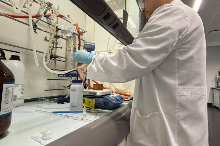 Smart Materials and Surfaces Research Group lab picture 2