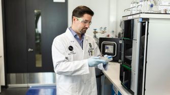 Scientists at work at the RNA Accelerator – the core facility  within the UNSW RNA Institute designed to expedite the discovery, manufacture and translation of RNA-based therapeutics and other products.