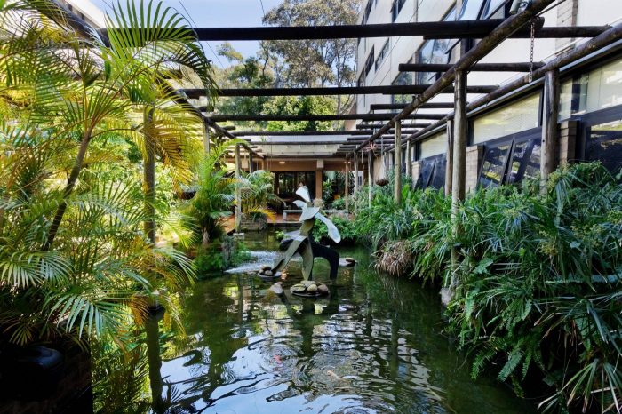 The college is home to 160 away from home coeducational residents. International house is a balance of postgraduate and senior undergraduate comprised of local, international, and exchange students.