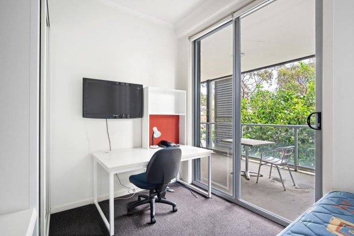 Jacaranda Hall, is student accommodation designed to provide a secure and comfortable living environment for students.  Each bedroom in our UNSW apartments has a large study desk, ample storage space and a very comfortable king size single bed.