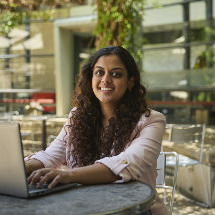 AGSM students working together outside in the courtyard setting on campus