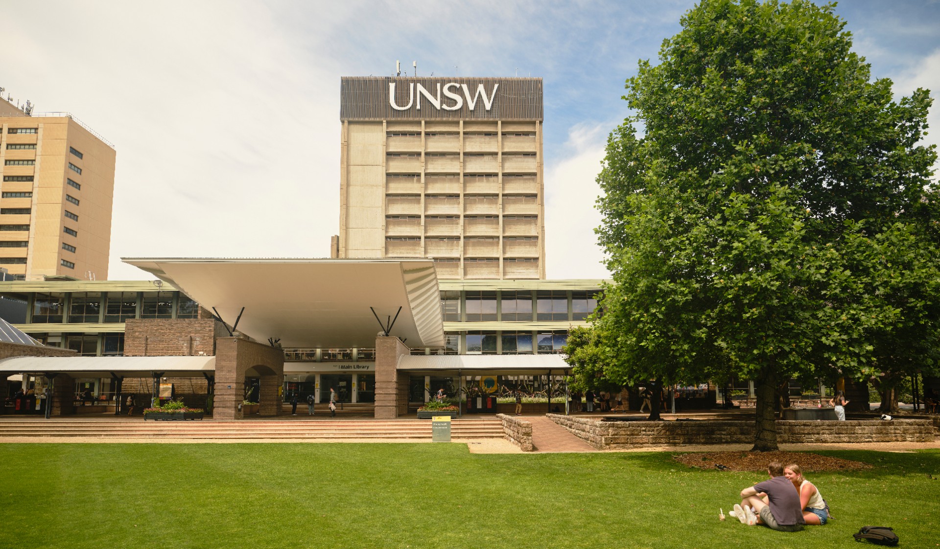 Students on the main walkway at UNSW Kensington.