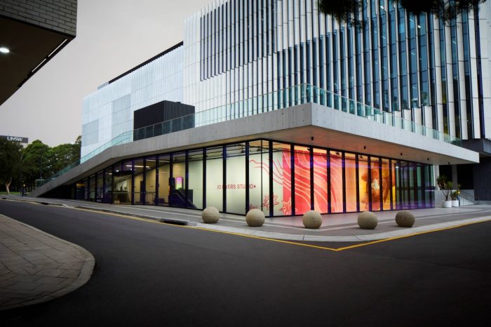 Carmen Glynn-Braun, Dennis Golding, Kirra Weingarth - In her hands