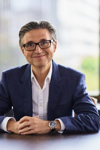 Alex Vynokur headshot