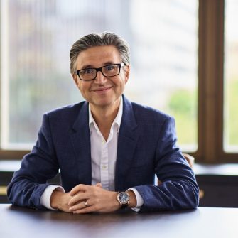 Alex Vynokur headshot