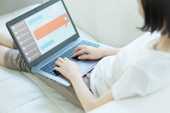 An AI therapist and a young woman in a therapy session. Created using AI