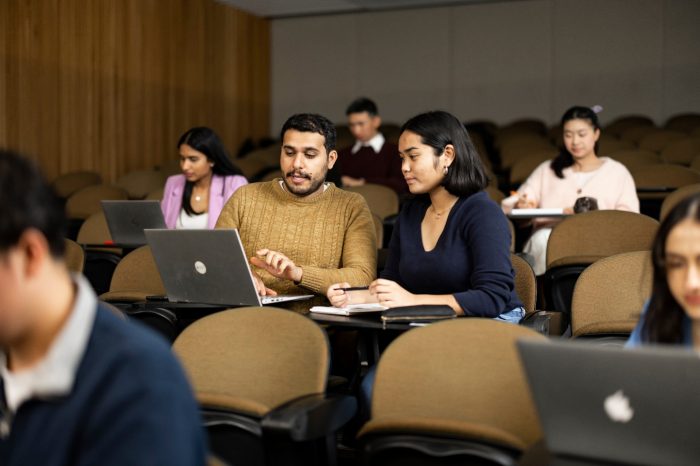 Students at UNSW Sydney Kensington campus