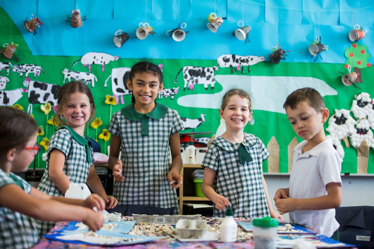 children making artwork